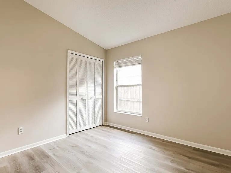 1912 Windsor Oak Dr — Photo 14
