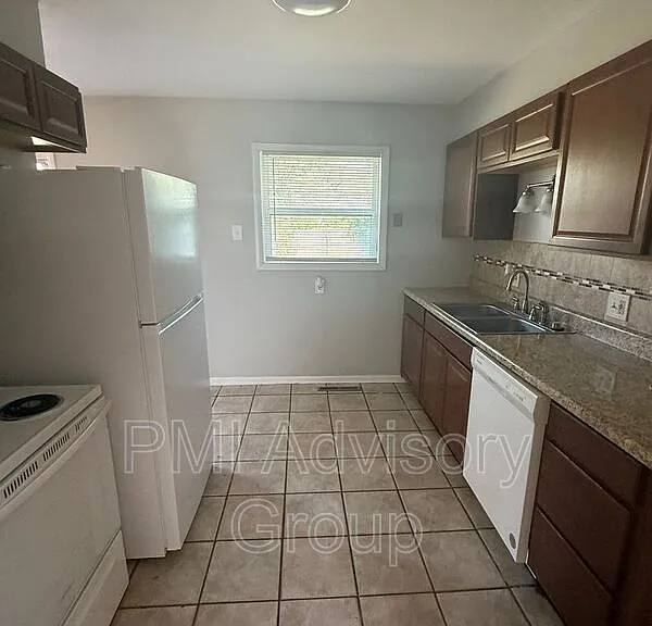 1414 SW 32nd St — Photo 6