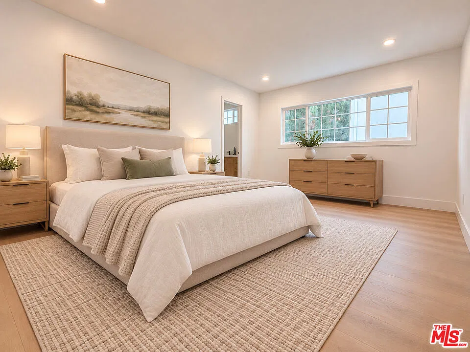 2 bed, 2.5 bath, 920 sqft, $3,990 — Photo 2