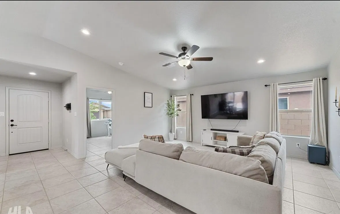 4 bed, 1659 sqft, $2,350 — Photo 3