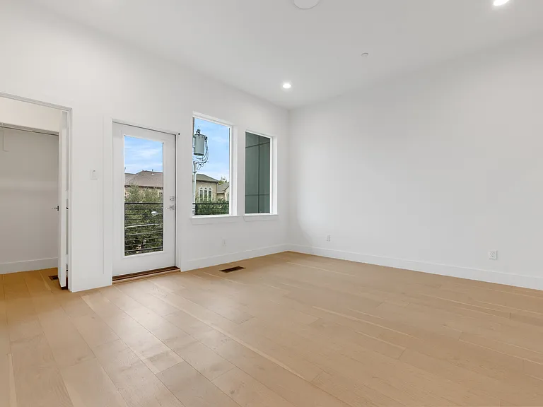 3915 N Hall St #103 — Photo 11