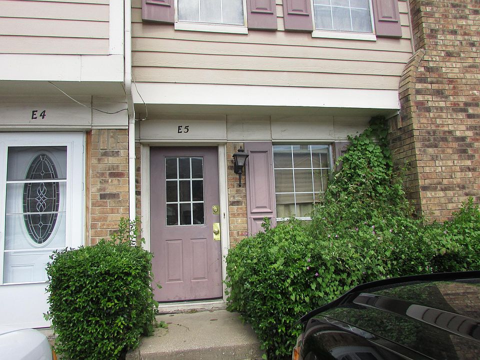 1st image of 617 Carriagehouse Ln APT 5