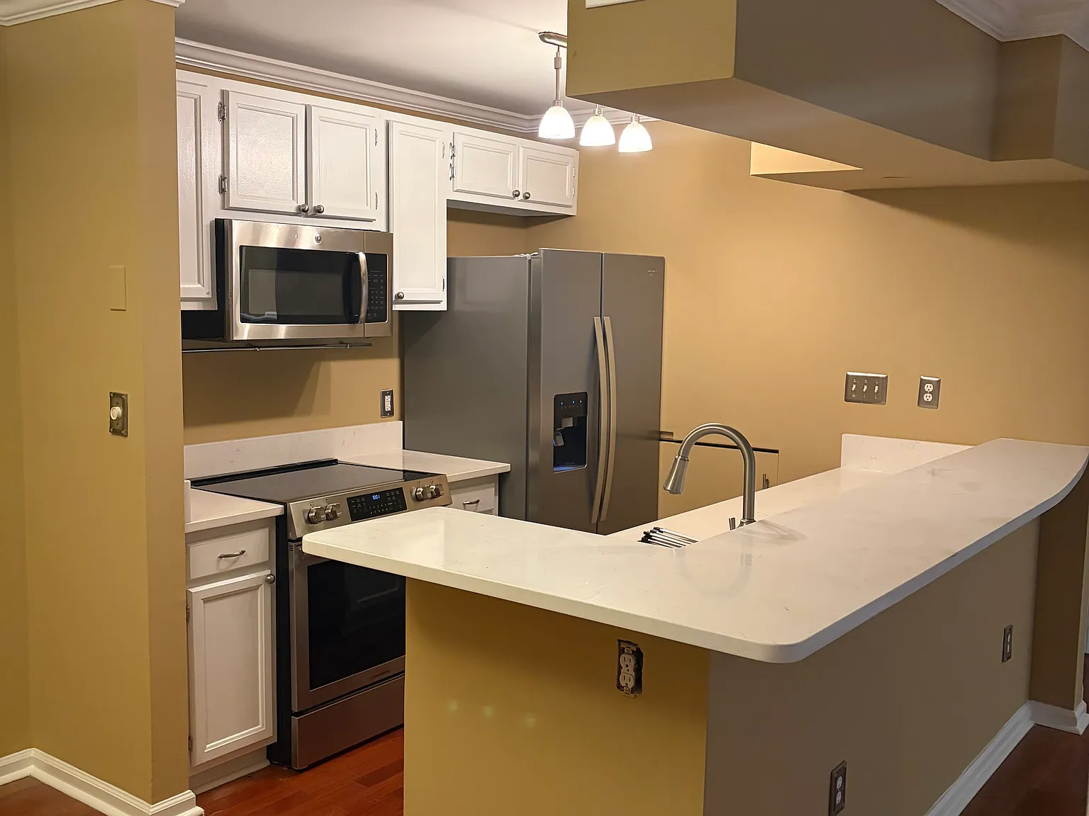 419 W 8th St — Photo 1
