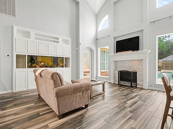 4th image of 1626 Old Orchard Ln