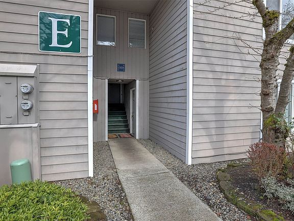 4th image of 810 Pike St NE APT E14
