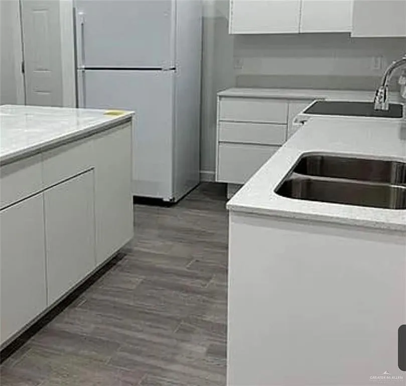 2 bed, 2.0 bath, 3900 sqft, $1,050 — Photo 3
