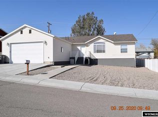 1413 Cottonwood Dr, Rock Springs, WY 82901