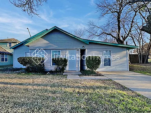 905 E Crockett St Photo 1