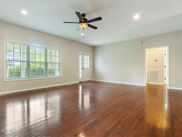 1350 Monticello Dr — Photo 7