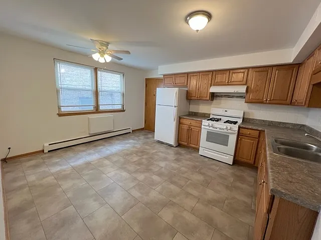 2 bed, $1,650 — Photo 2