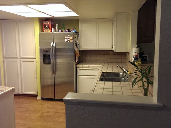 4th image of 1422 Elm St