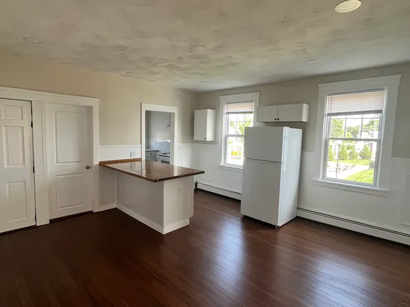 1755 Cranston St Floor 2, Cranston, RI 02920