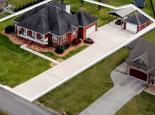 195 Stonegate Dr, Smithville, TN 37166