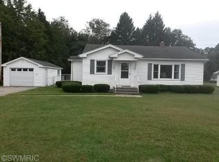 517 W Burr Oak St, Centreville, MI 49032