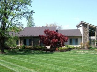 2702 Poplar Hill Ct, Indian Hills, KY 40207