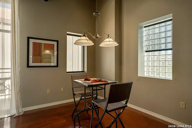 214 Travis #301 — Photo 15