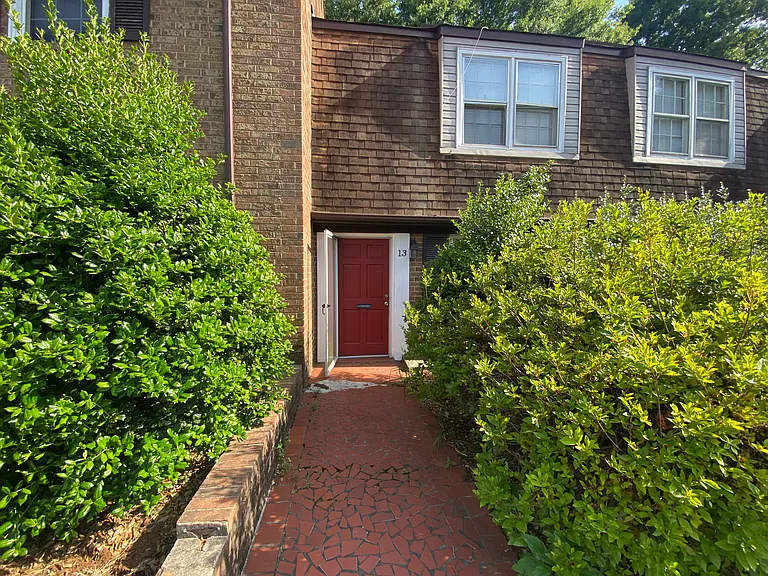 921 Nottingham Dr — Photo 11