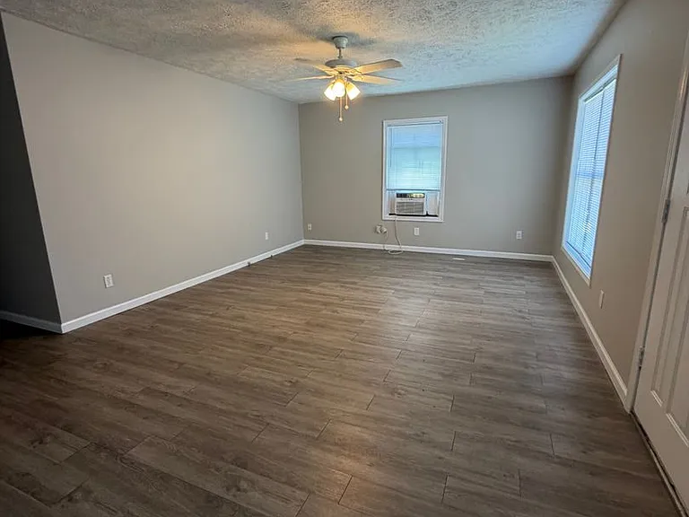 44 Monroe Ave — Photo 2