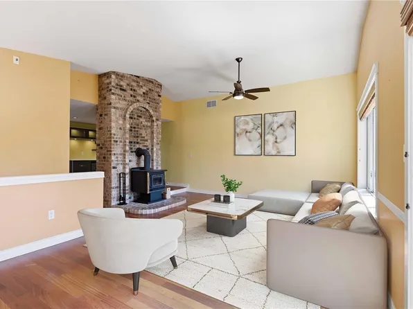 1252 Stancil Ln, View Royal, BC V8Z 1R5