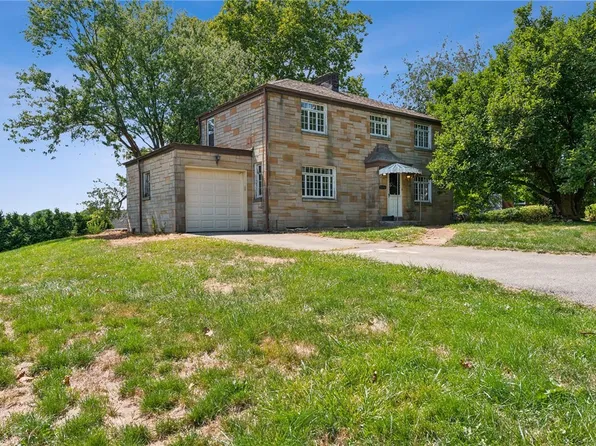 5240 Scenery Dr, Pittsburgh, PA 15236