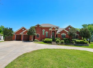 114 Kiowa Dr N, Lake Kiowa, TX 76240