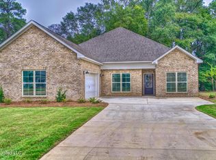228 Deerfield Club Dr, Canton, MS 39046