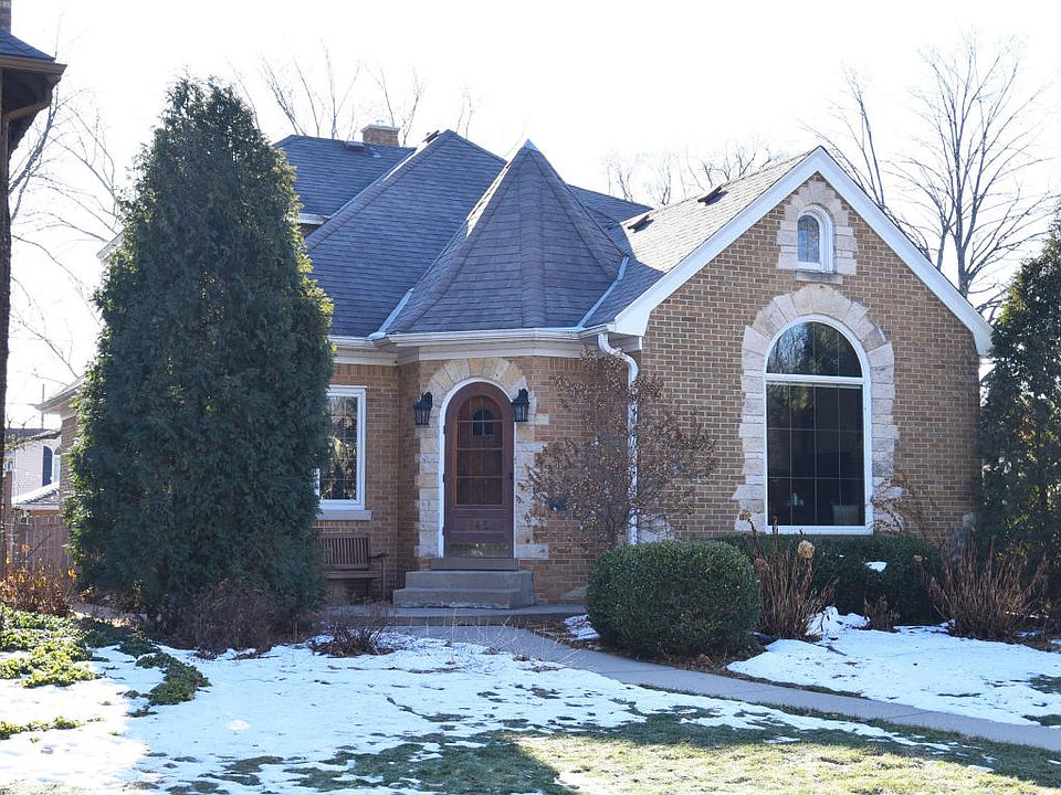 1st image of 745 E Beaumont Ave