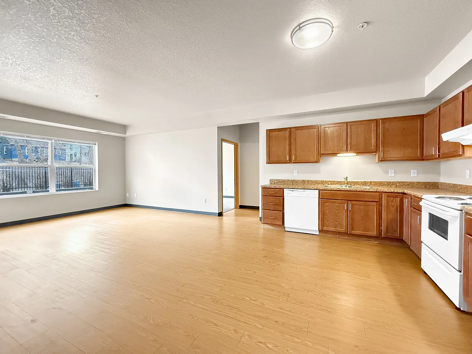 West Broadway Crescent — Photo 4