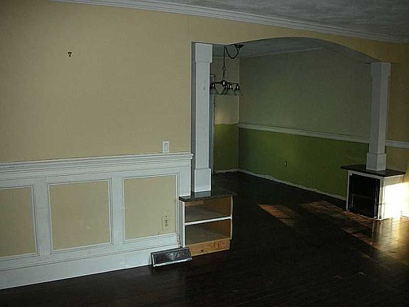 5th image of 28 Maid Marion Ln