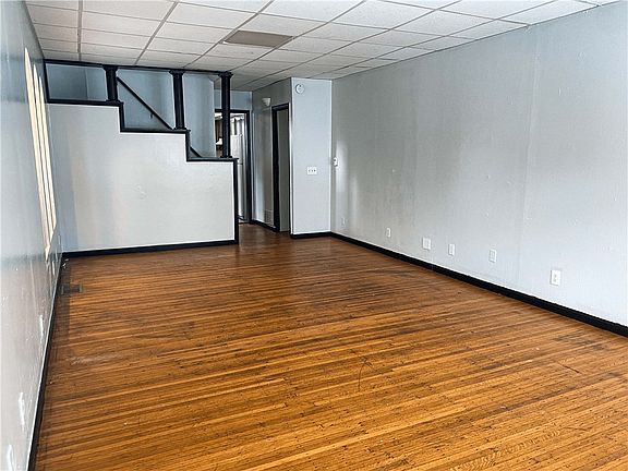 5th image of 1083 Dewey Ave