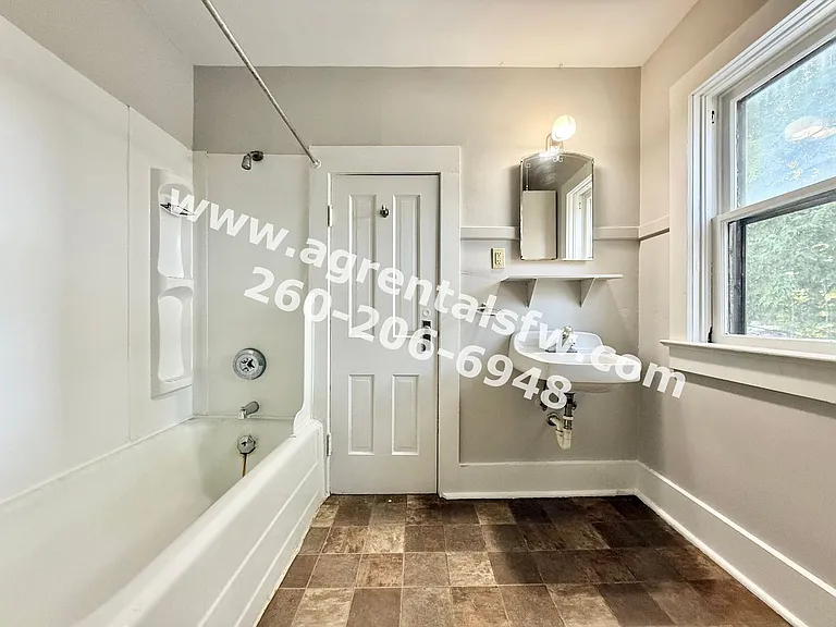1002 Columbia Ave — Photo 11