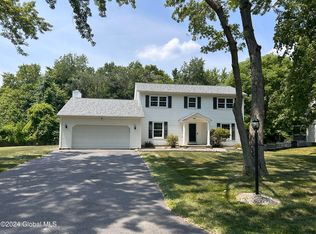 31 Lori Dr, Niskayuna, NY 12309