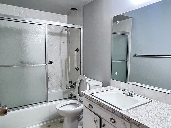 5th image of 1728 9th Ave #49