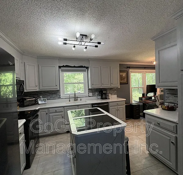 321 N Valley View Dr — Photo 7