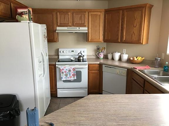 3rd image of 103 W Daybreak Ln