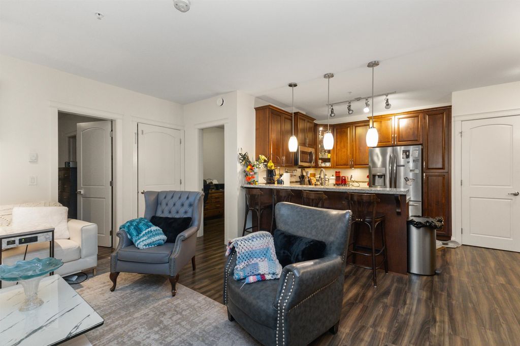 32445 Simon Ave #320, Abbotsford, BC - View 2
