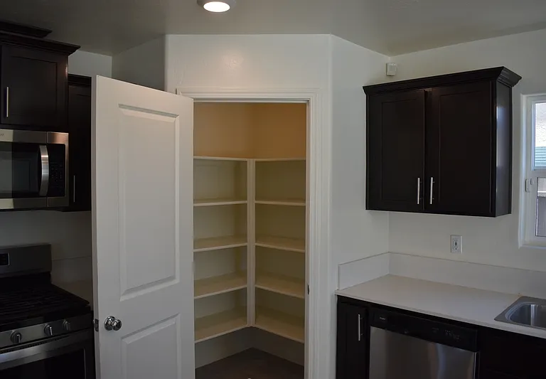 698 Jessie Dr — Photo 16