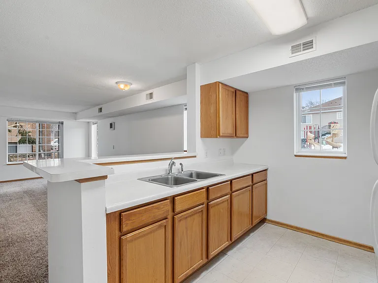 Clark Place Apartments & Townhomes — Photo 37