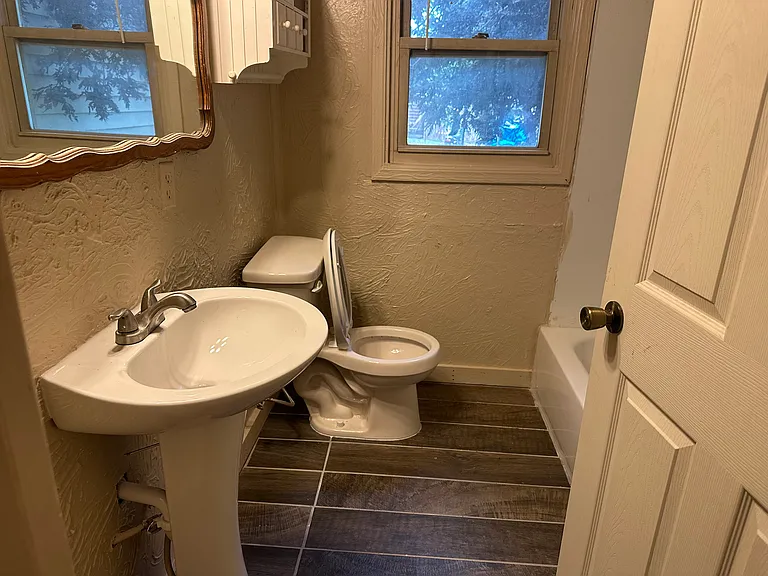 9709 N Classen Blvd — Photo 10