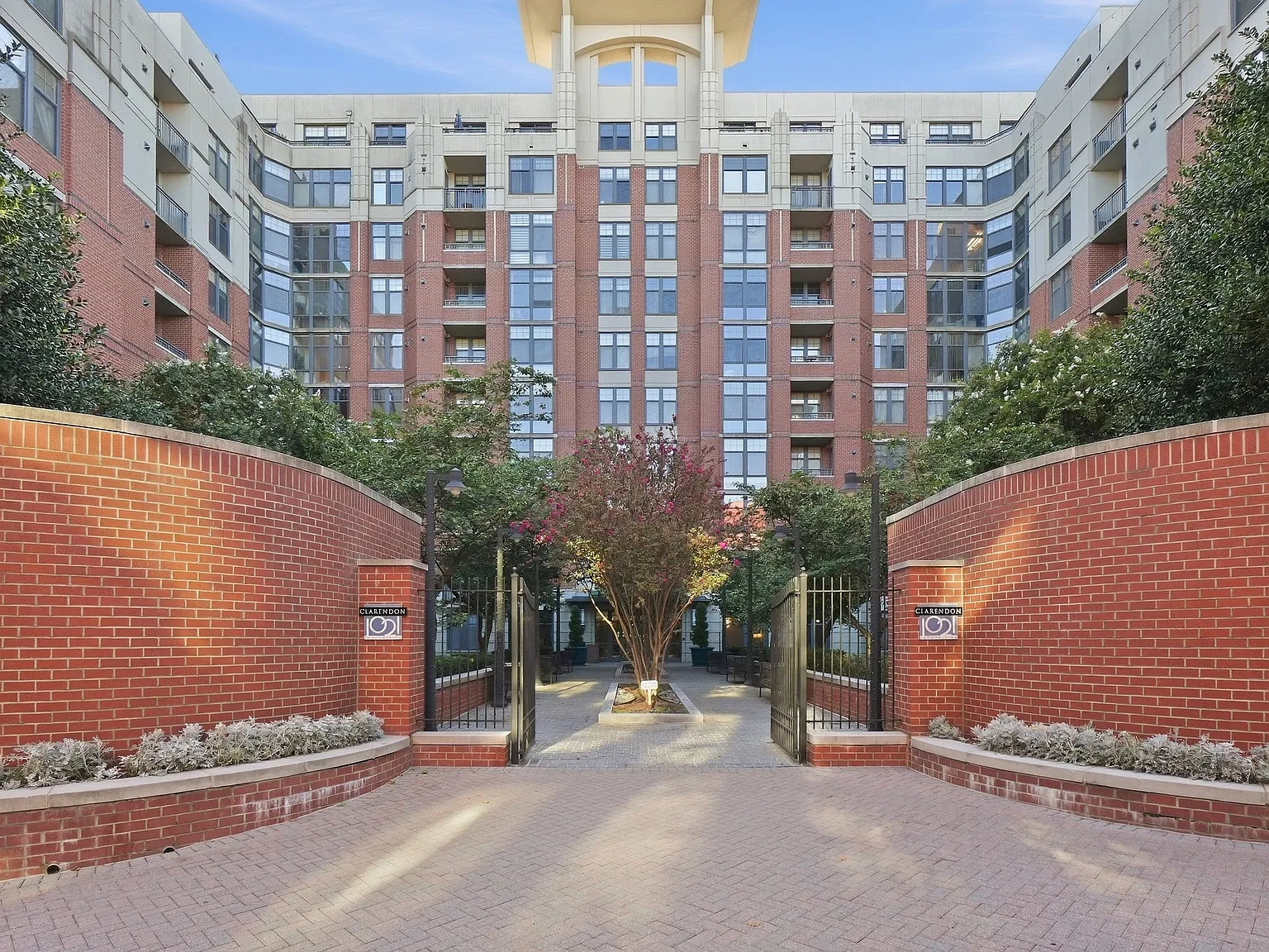 2 bed, 873 sqft, $3,100 — Photo 1
