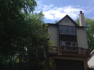 128 Admiral Dr, Eastlake, OH 44095