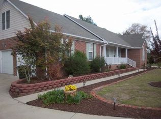 207 Foxhound Ct, Raeford, NC 28376