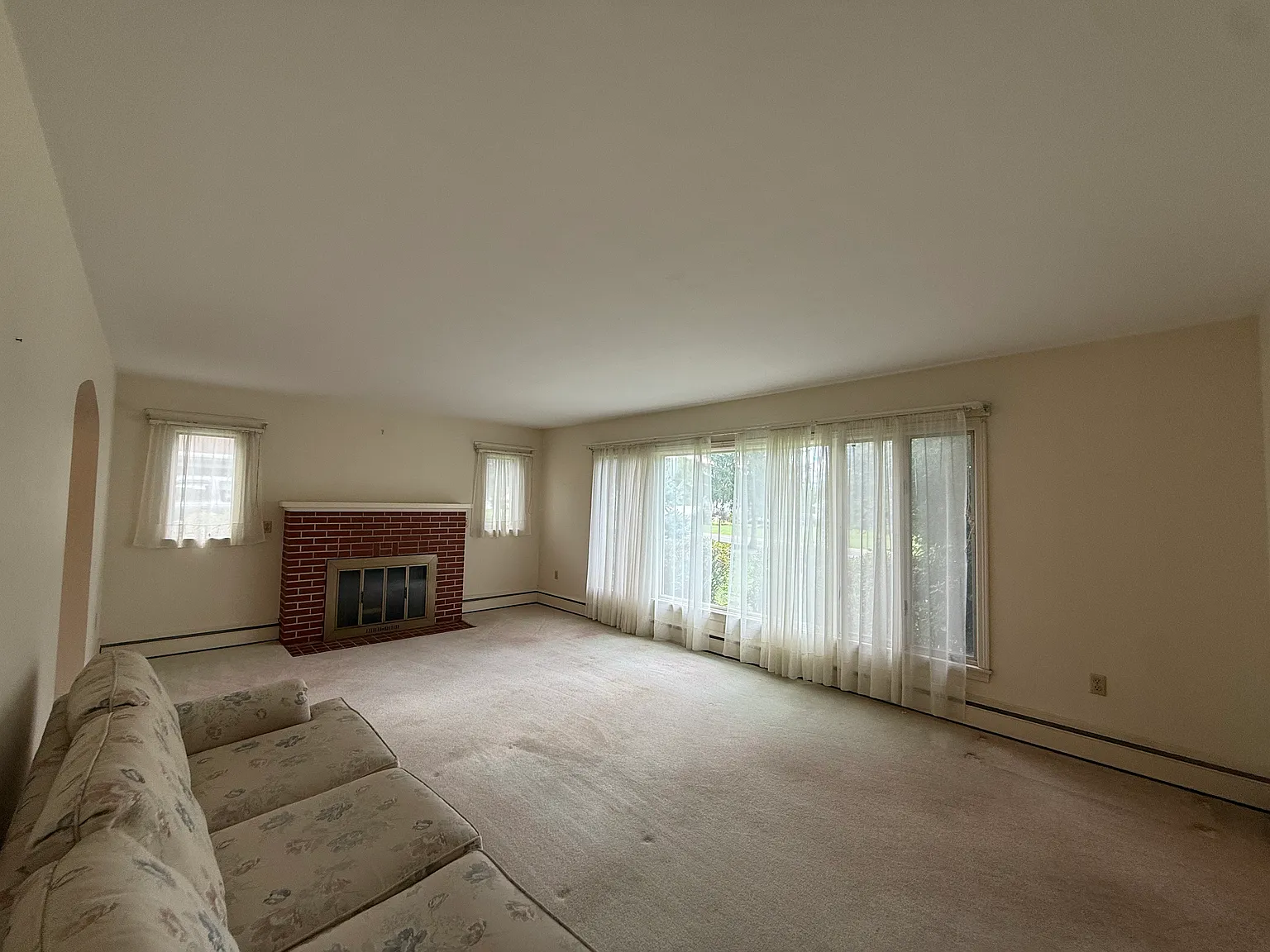 3 bed, 2168 sqft, $3,500 — Photo 4