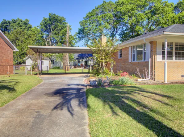 1084 Honeysuckle Ln, Charleston, SC 29412