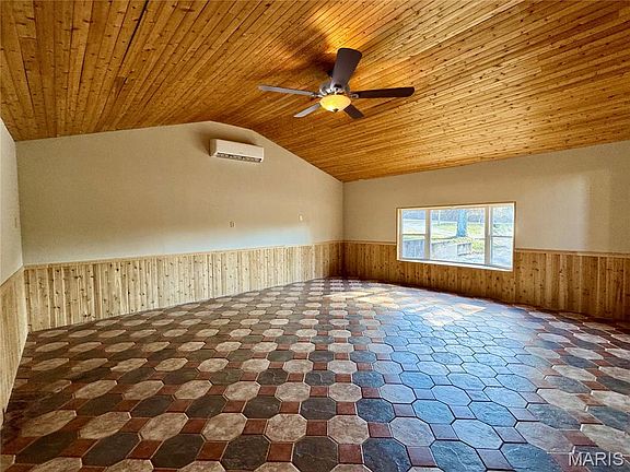 4th image of 3335 Iron Hill Rd