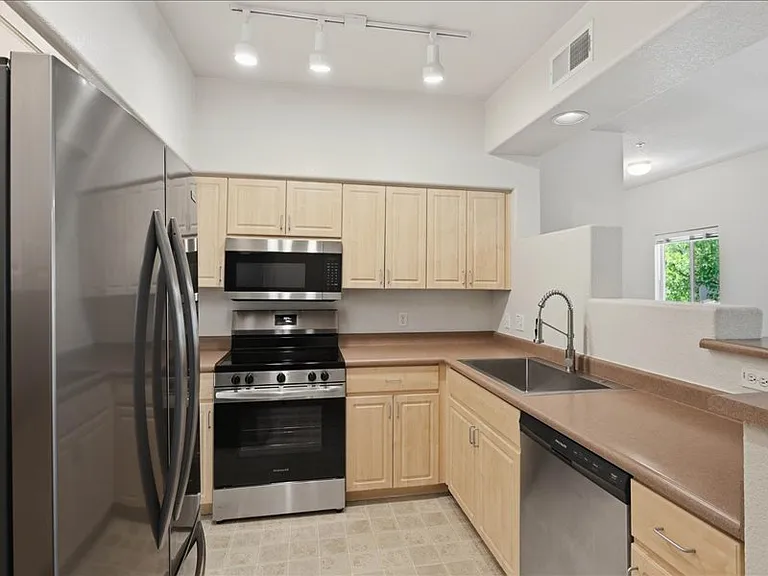 7401 W Arrowhead Clubhouse Dr #2083 — Photo 10