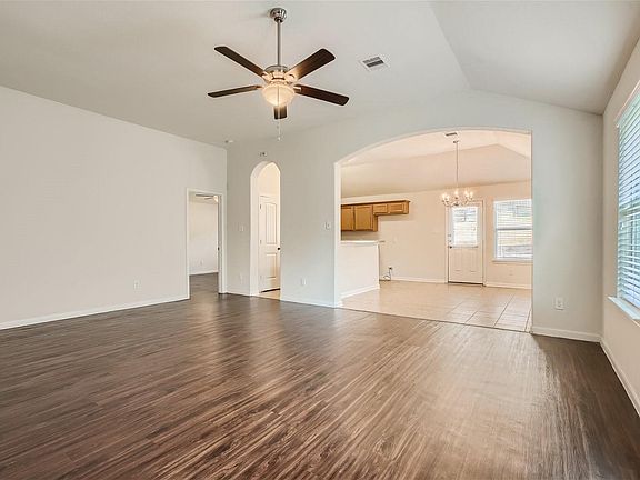 5th image of 2000 Briar Grove Dr