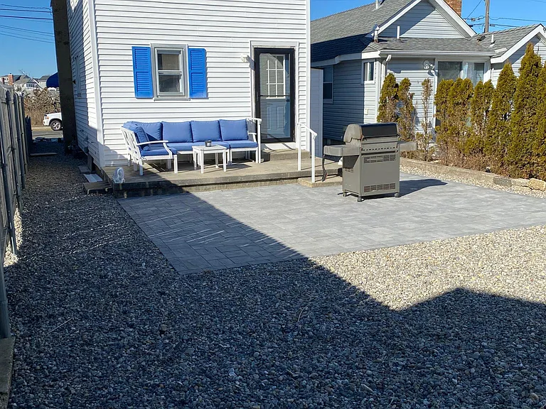 46 2nd Ave — Photo 12