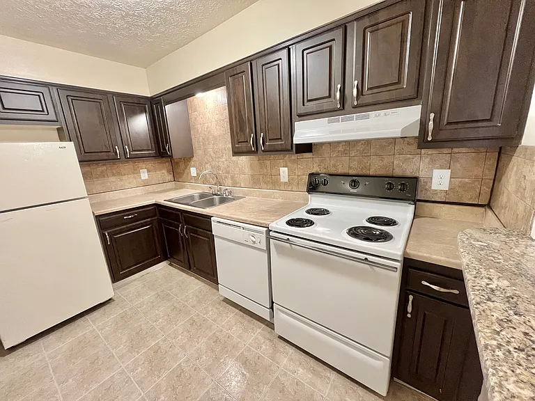 Countrybrook Apartments — Photo 8