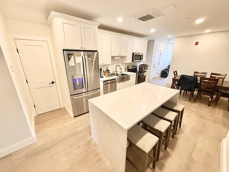 120-126 Emerson St #5 — Photo 1